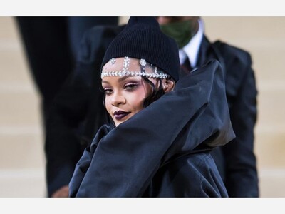 Rihanna Not Comfortable Being Congratulated  for money 